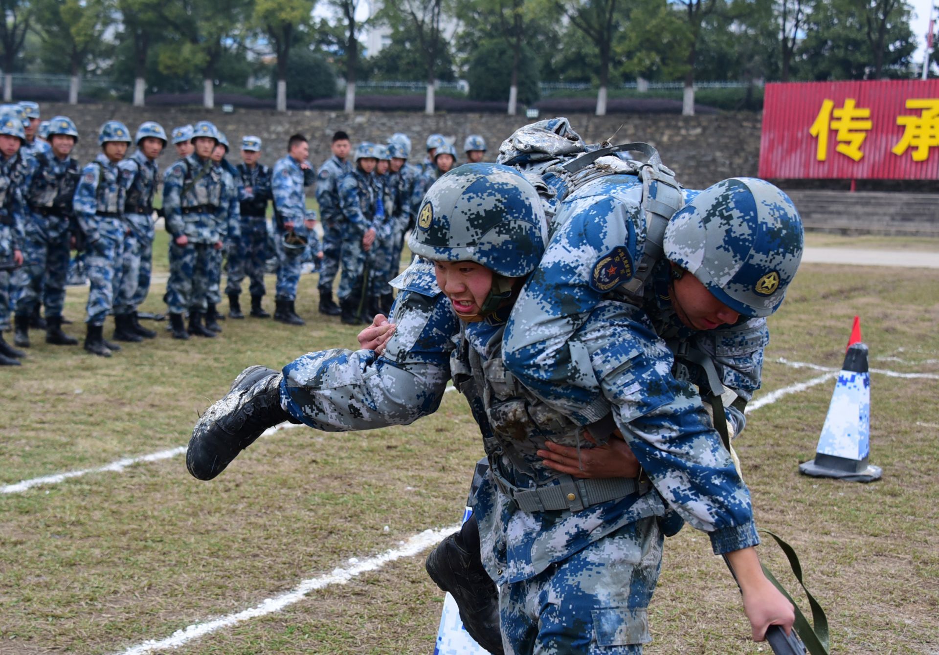 荆门队练兵备战武汉卓尔比赛